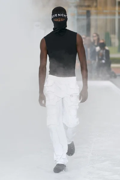 Look 4